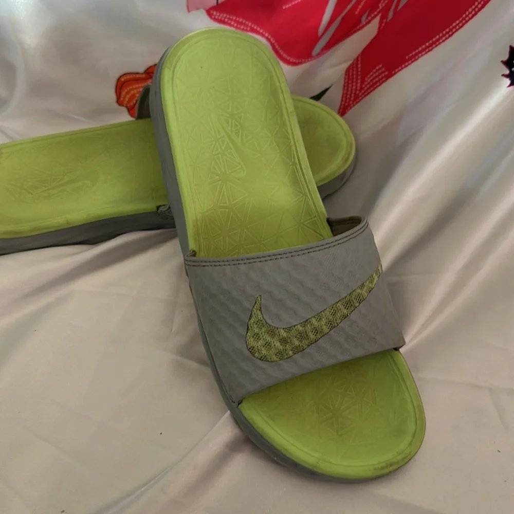 Shoes - Picture 2 of 3